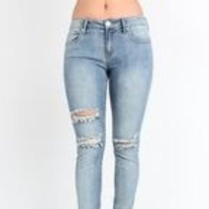 DISTRESSED JEANS